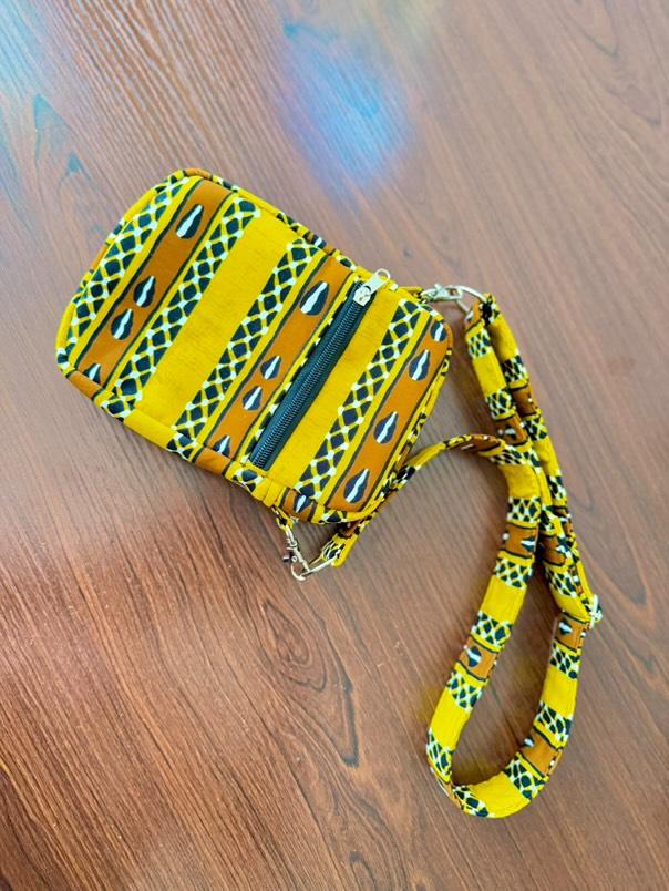 Adjustable straps Cross-body bags