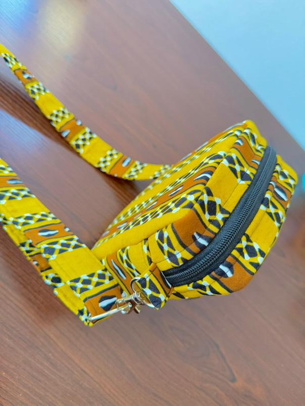 Adjustable straps Cross-body bags
