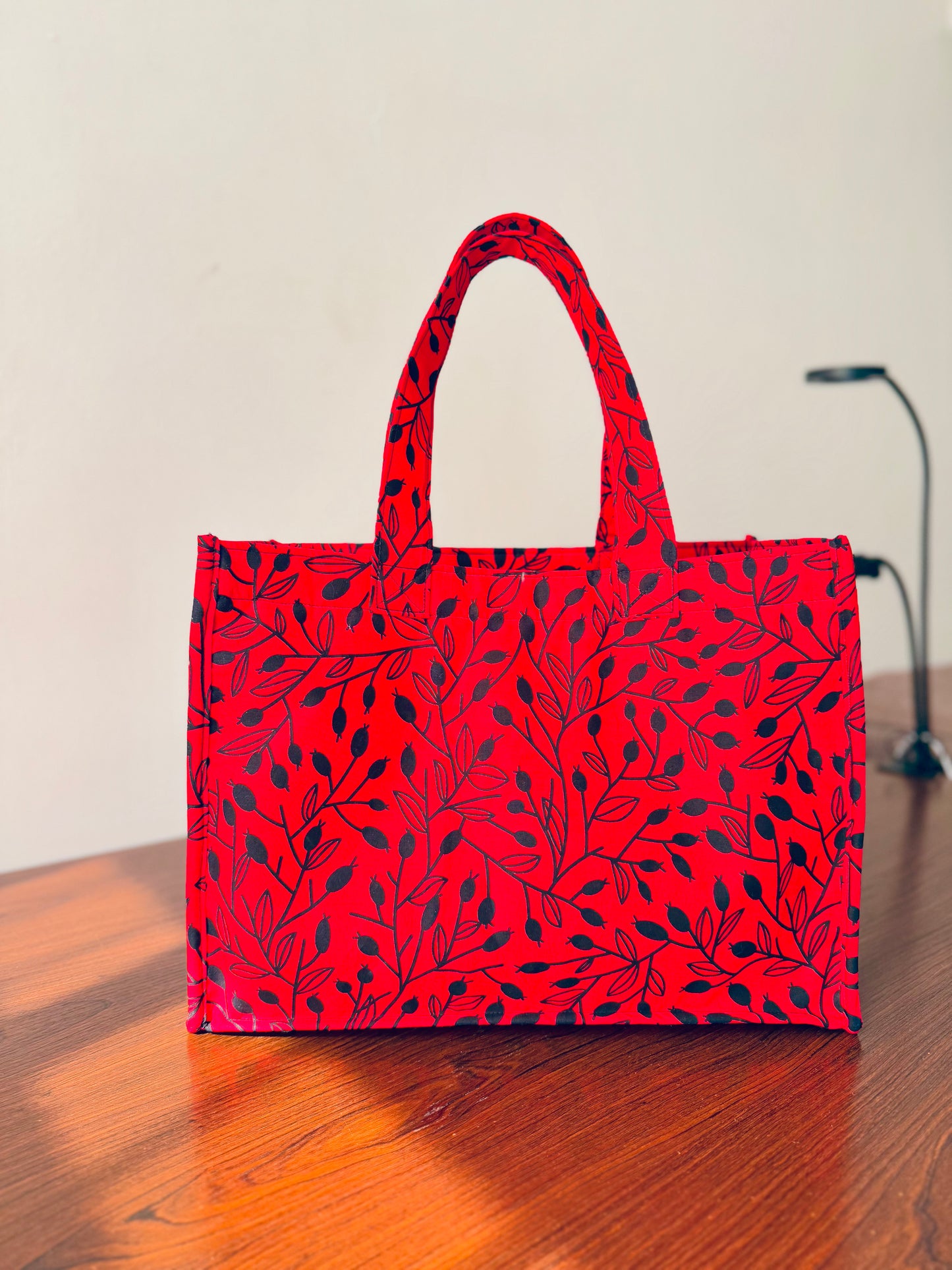 Box shaped tote bag