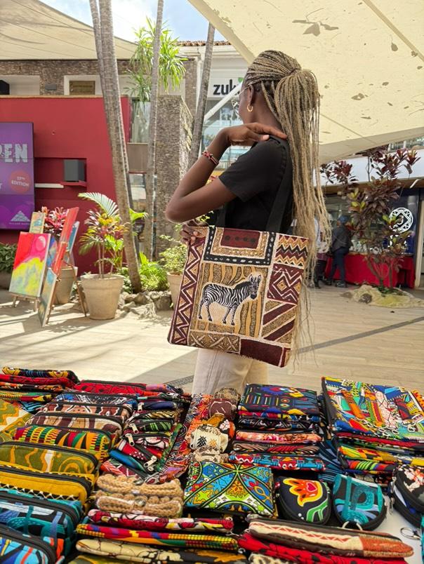 Tote bags with press buttons