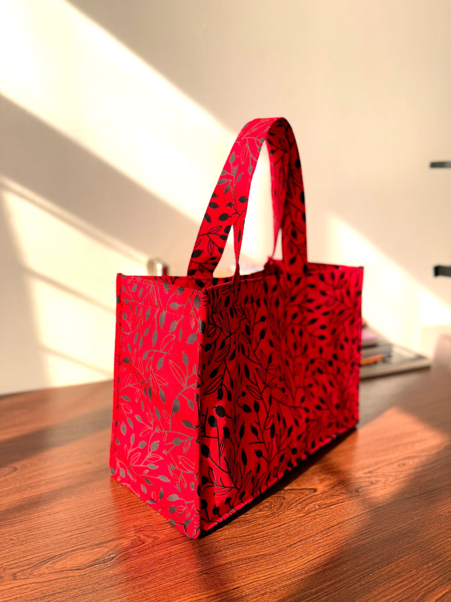 Box shaped tote bag