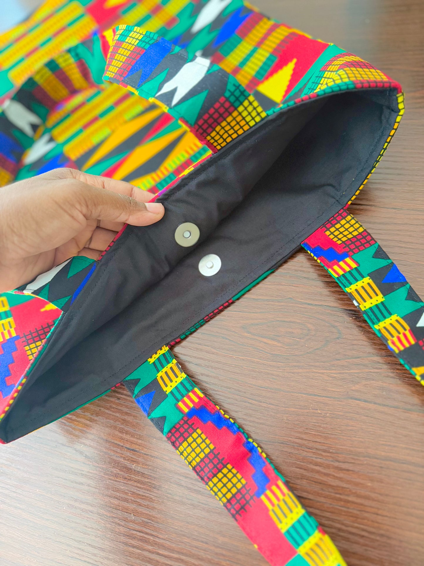 Tote bags with press buttons