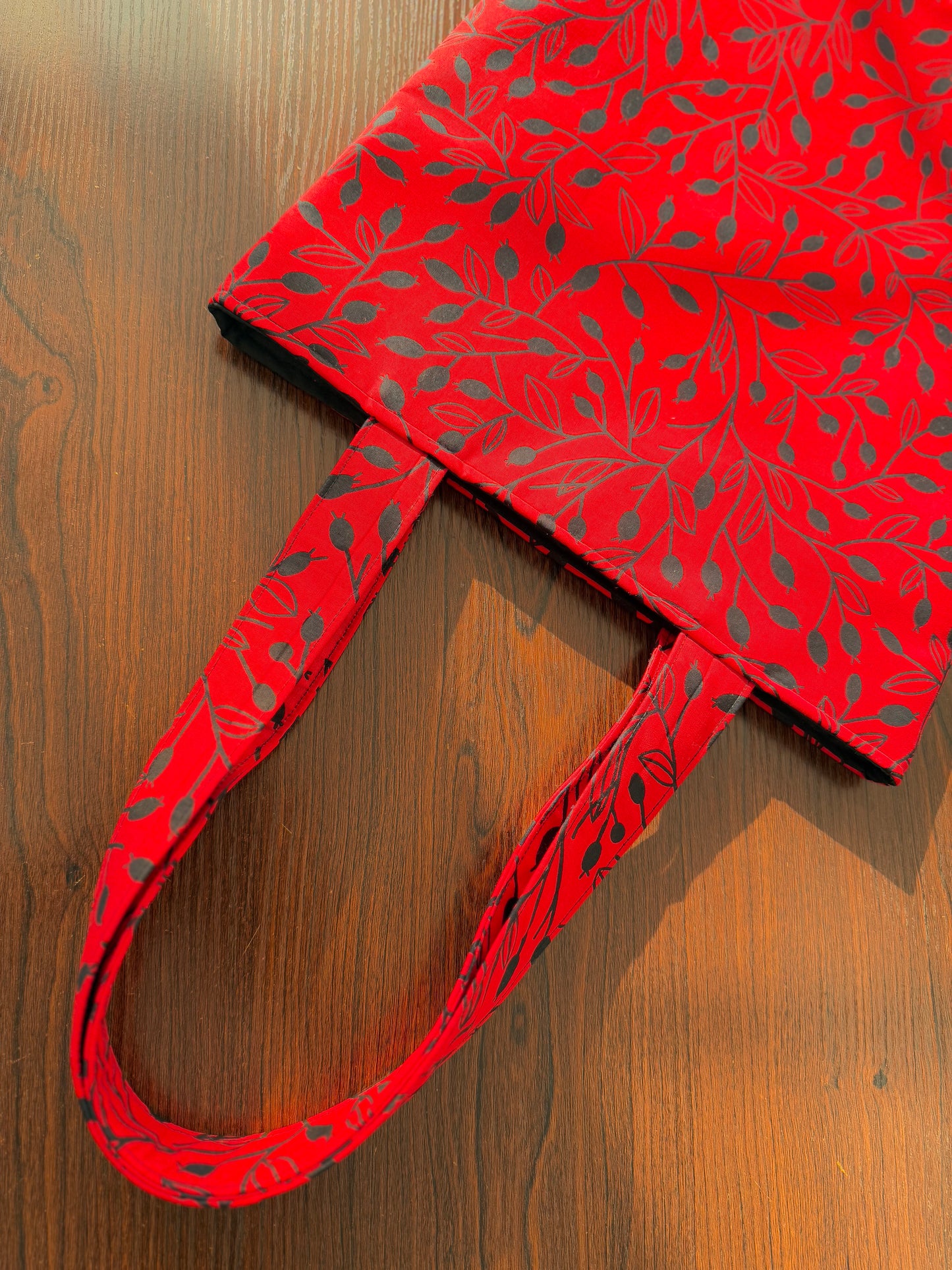 Tote bags with press buttons