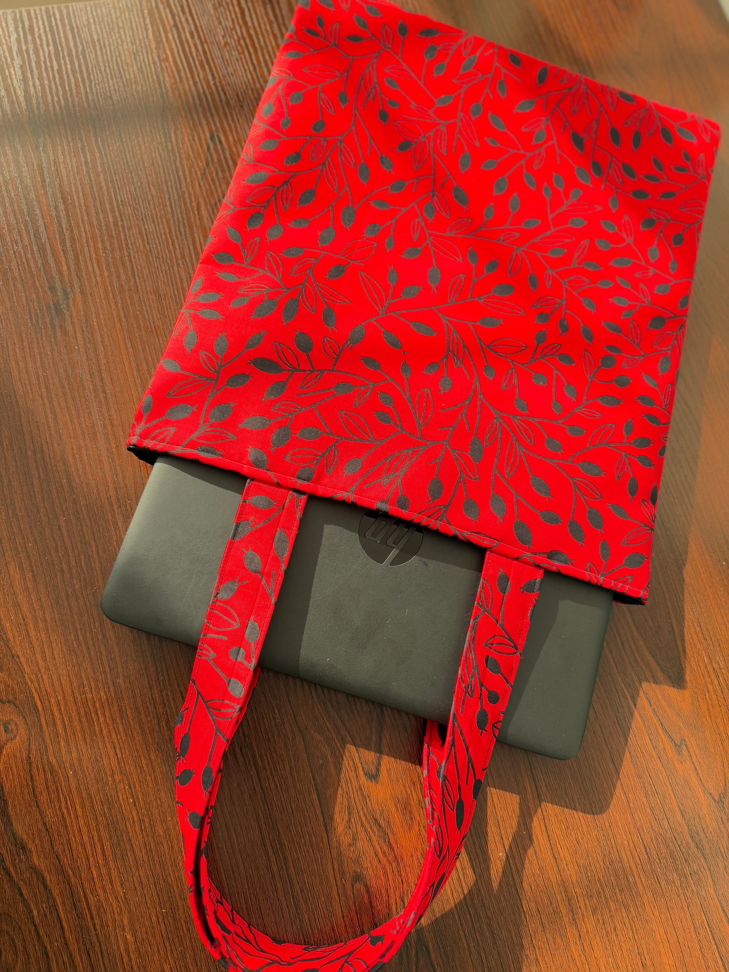 Tote bags with press buttons