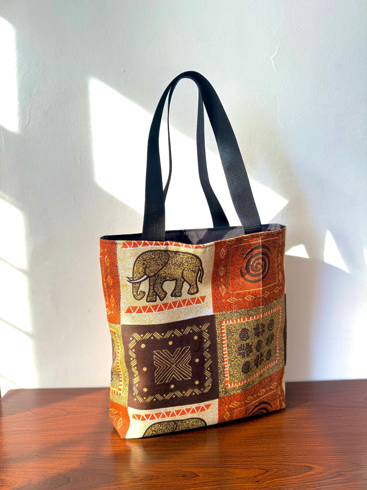 Tote bags with press buttons